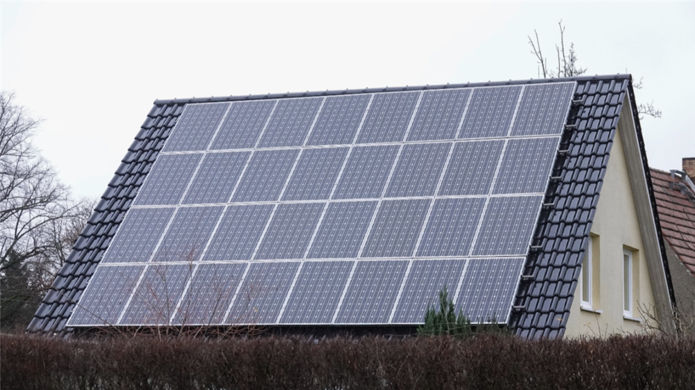 How Many Solar Batteries Power Homes